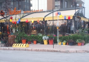 Antalya da Bir İlk Çavdar lı Pizza Bisküvi Mutfak Cafe de