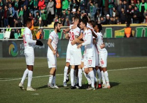 Antalyaspor umuz Denizli Deplasmanndan 3 Altn Puanla Dnd