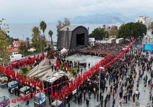 	 Ulu nder Atatrk Antalya'da Saygyla Anld