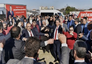 Bakan Uysal mar lenini Krcamililerle oynayarak kutlad