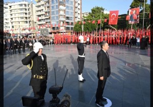 Atatürk Törenlerle Anılıyor